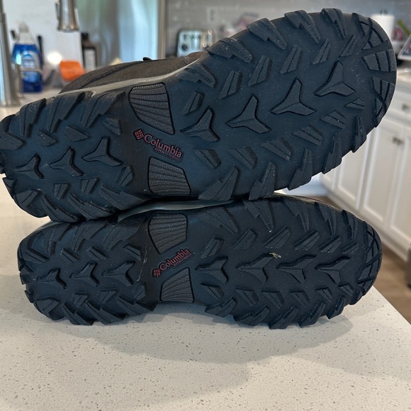 EUC-Columbia Men's Dark Brown Hiking Boots - Picture 3 of 8